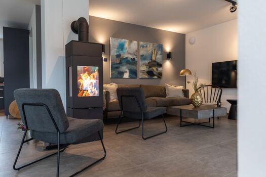 Exklusiver Wohntraum mit Kamin – Wohlfühlen auf höchstem Niveau