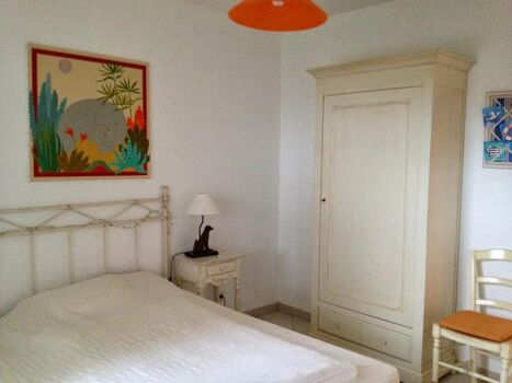 Das Einzelzimmer mit einem mit einem 140x200cm Bett