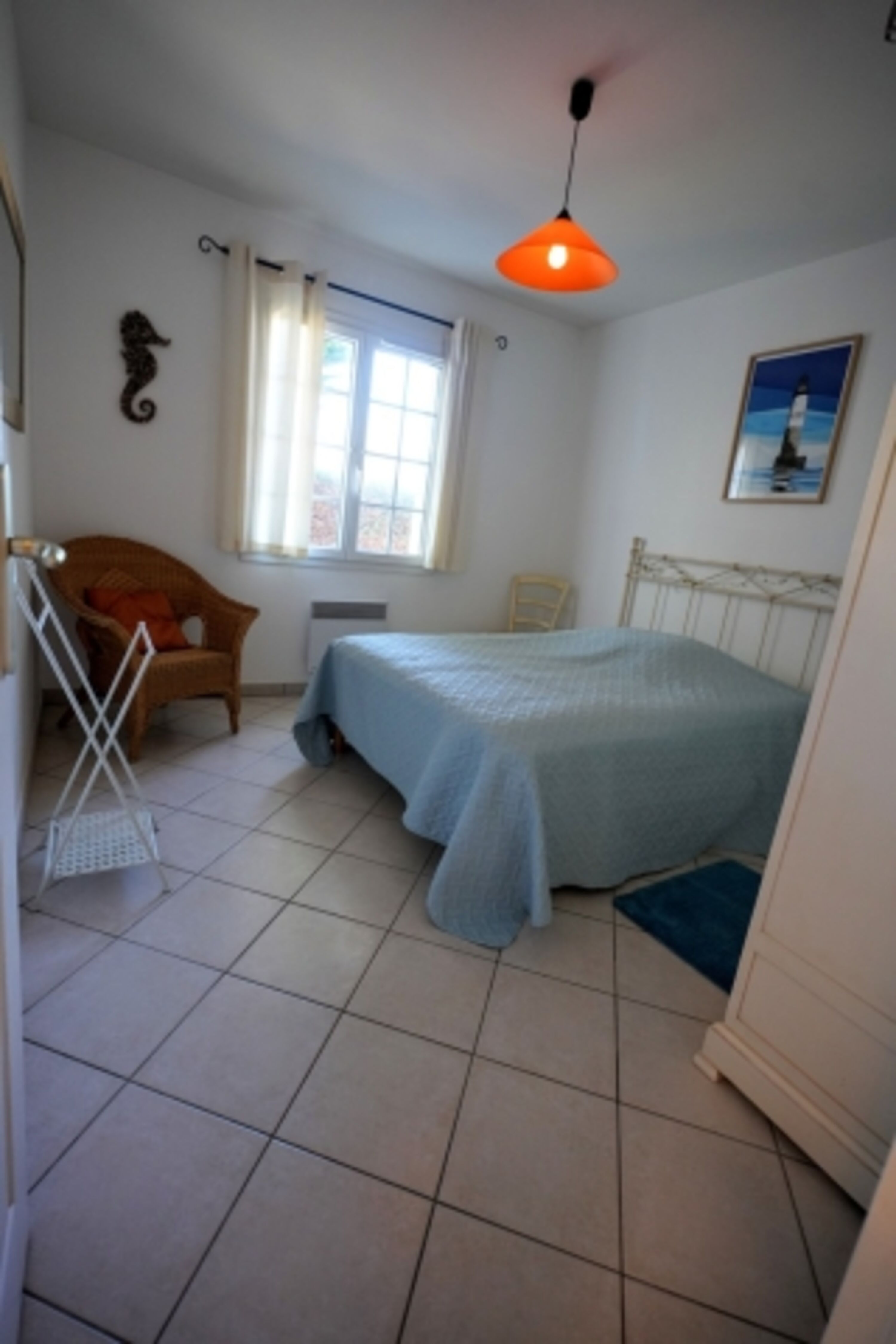 Blick ins Einzelzimmer, 140cm Bett