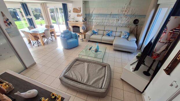 Das neue Wohnzimmer mit dem Panoramasicht Esszimmer