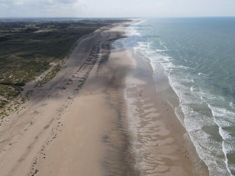 "Haus"strand von Saint-Georges-de-la Rivière übergehend in den Port-Bail-sur-Mer Plage