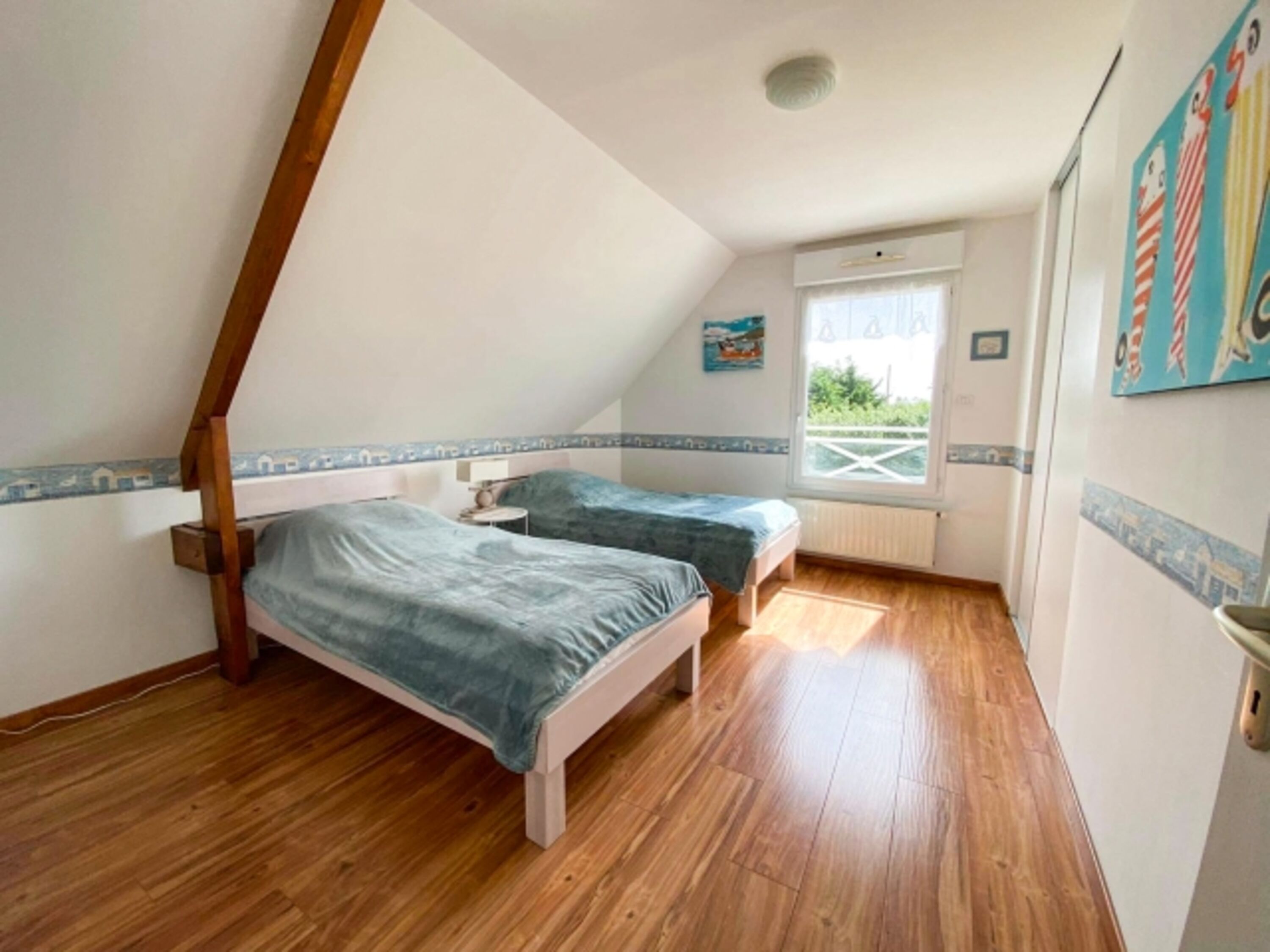 Schlafzimmer mit 2 Einzelbetten OG