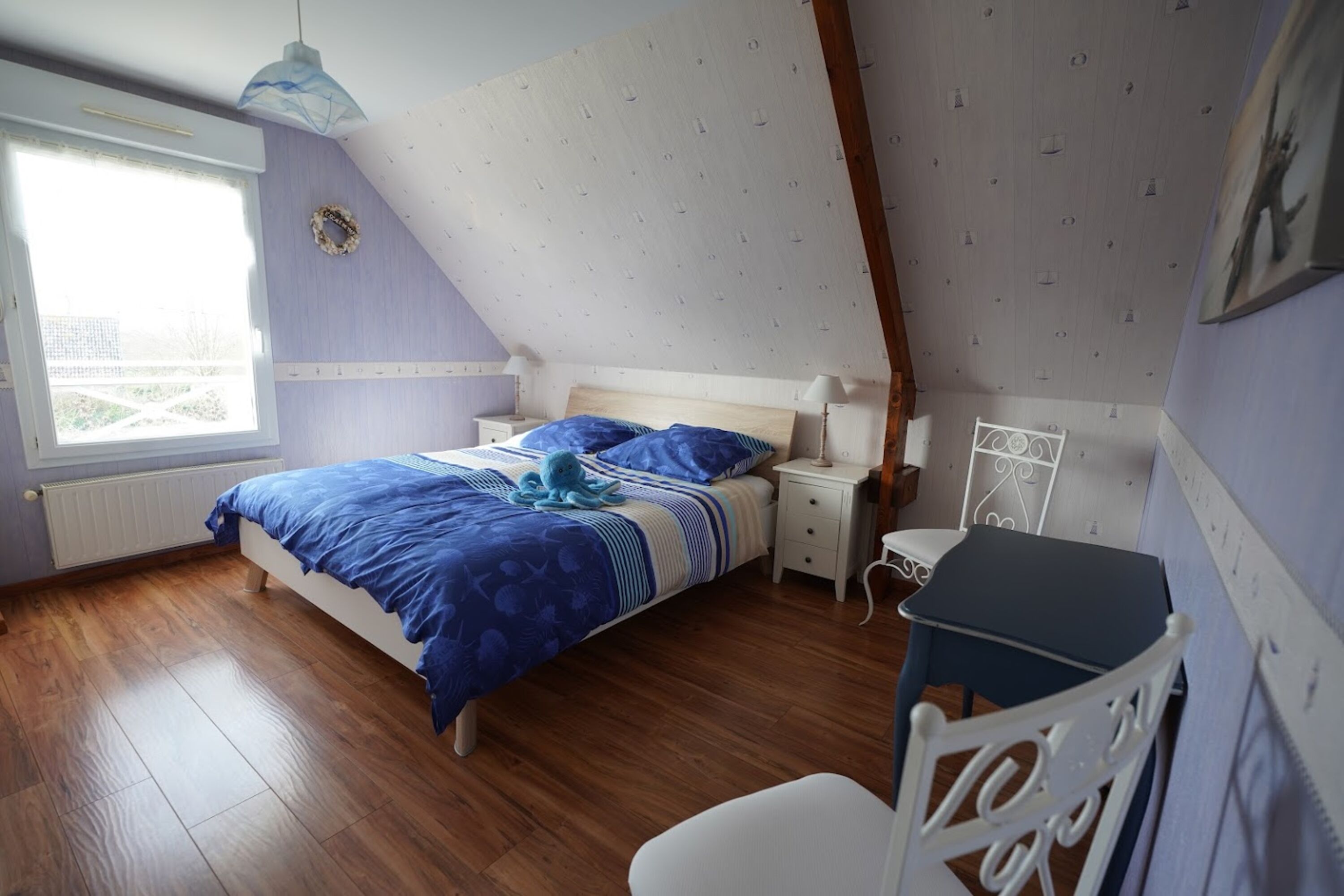 Grosses Schlafzimmer OG rechts mit 180cm Bett