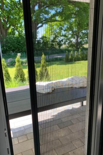 Fliegengitter an allen Fenstern und Terrassentüren