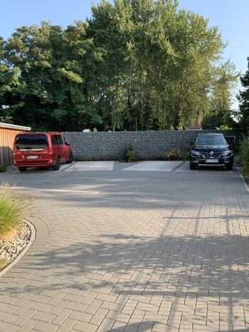 Parkplatz eingezäunt