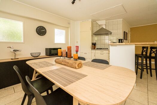 Essecke für 4 Personen und Bar für 2 Personen