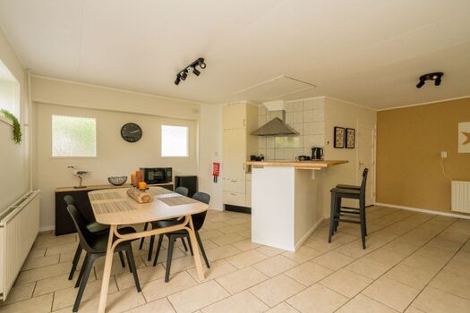 Essecke für 4 Personen und Bar für 2 Personen