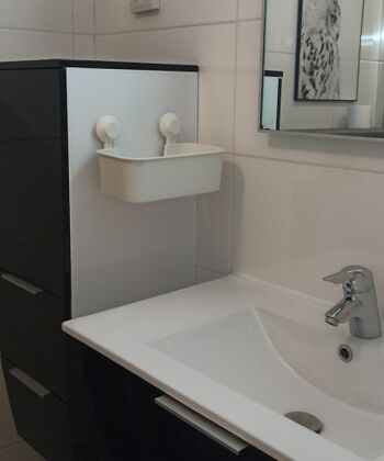 Waschbecken mit Unterschrank