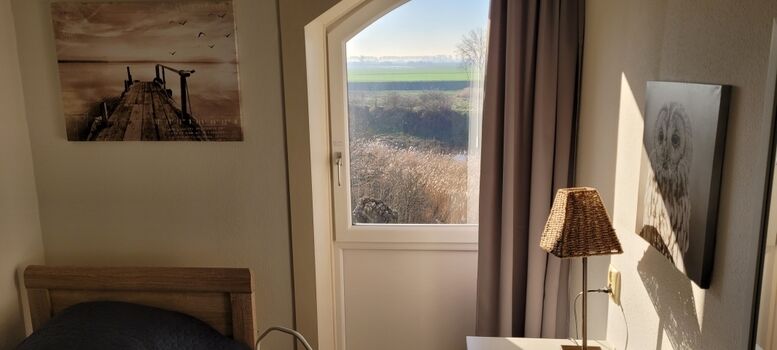 Einzelzimmer, Bett 90 x 200 cm, Verdunklungsvorhang