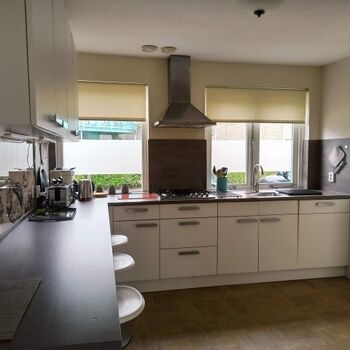 Küche mit 2 Fenster