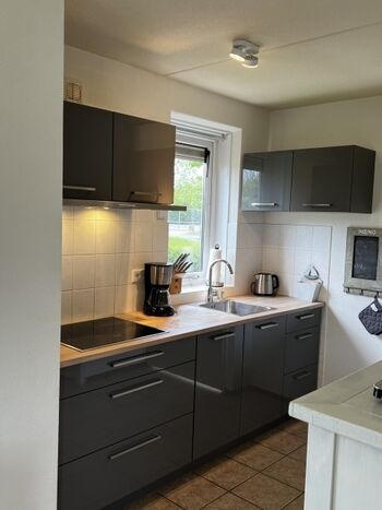 Küche  mit Spülmaschine