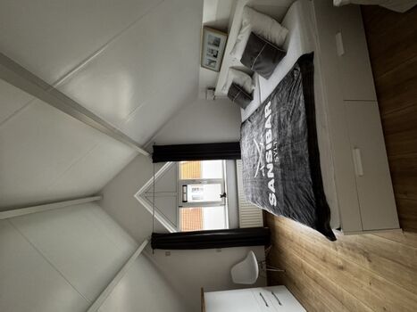 Schlafzimmer 1 DG Doppelbett