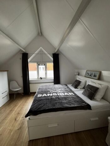 Schlafzimmer 1 DG mit Doppelbett