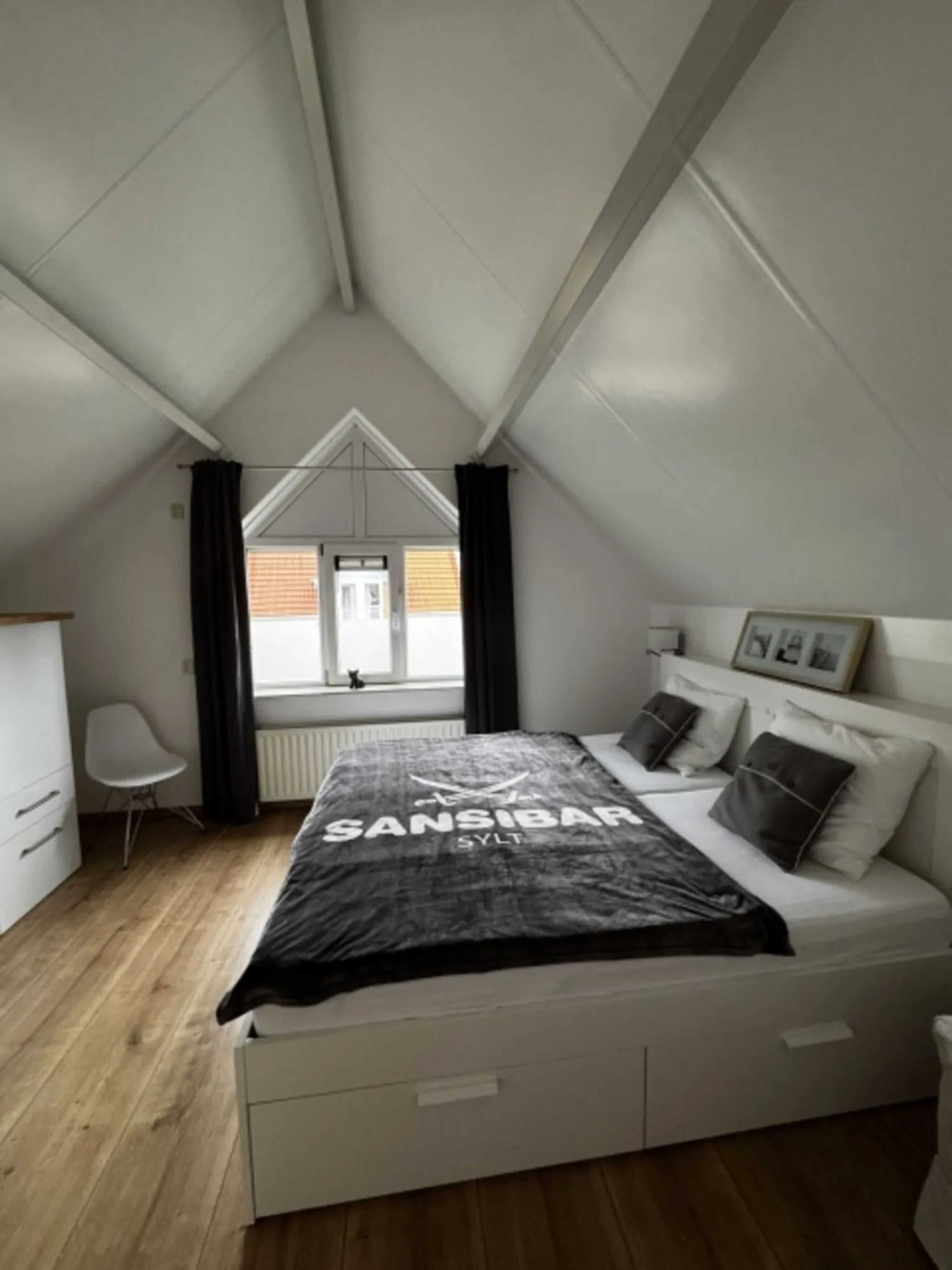Schlafzimmer 1 DG mit Doppelbett