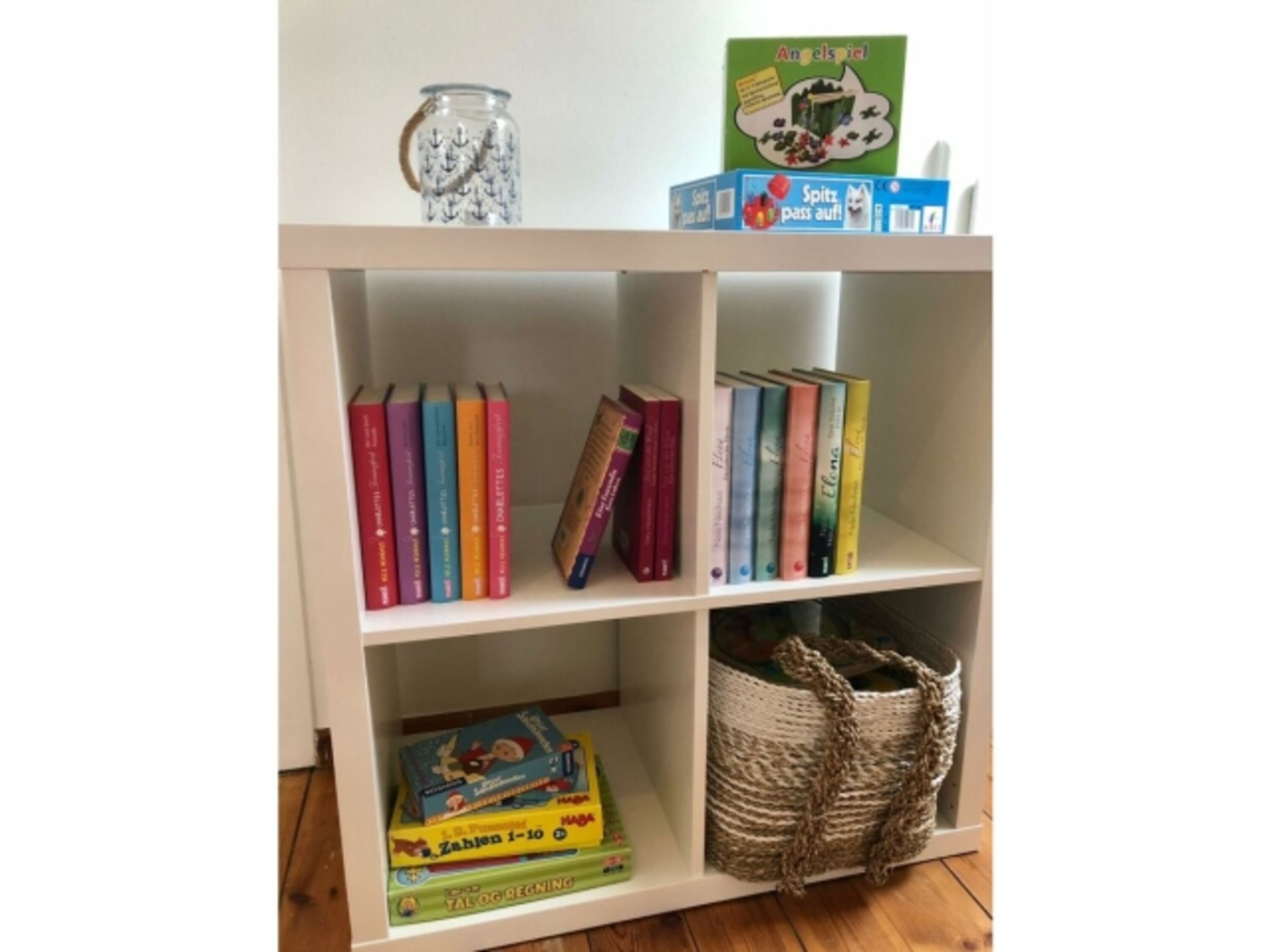 Bücher-Ecke für die jungen Mädels Spiele