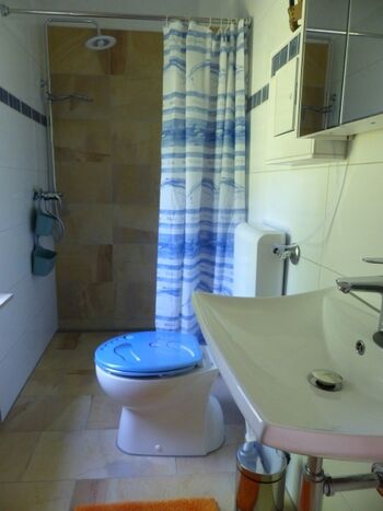 Bad mit ebenerdiger Dusche