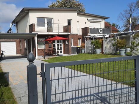 Carport und Stellplätze