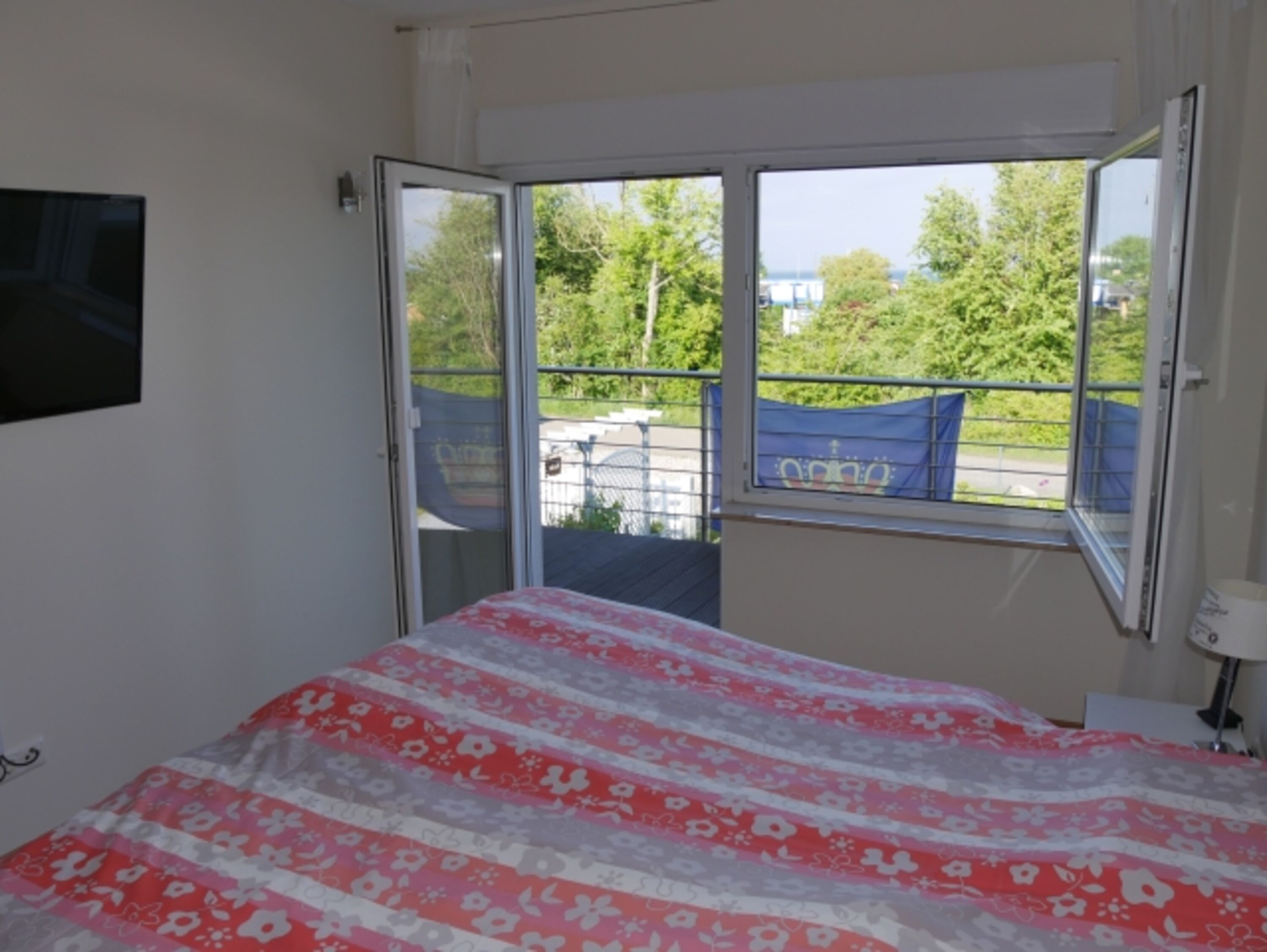 Schlafzimmer 1