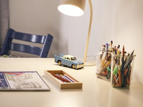 Schreibtisch zum Malen, Spielen und Basteln