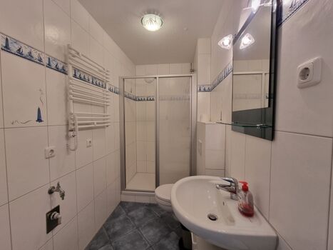 Bad mit großer Dusche