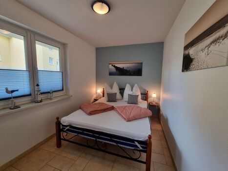 Schlafzimmer Doppelbett mit durchgängiger Matratze 1,60 x 2,00 großes Laken erforderlich! 