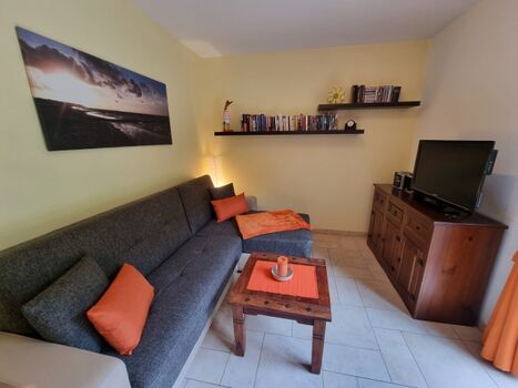 Gemütliche Couchecke, Schlafcouch TV mit DVD Player und Hifi Anlage mit CD Player 