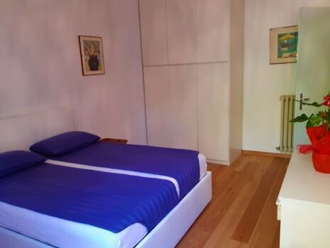 Schlafzimmer mit Doppelbett