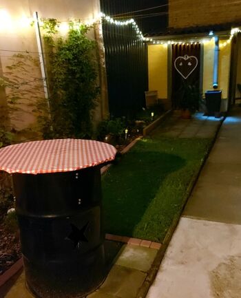 Innenhof mit Grillplatz 