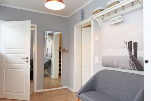 Hauseingang Flur mit Gästezimmer 