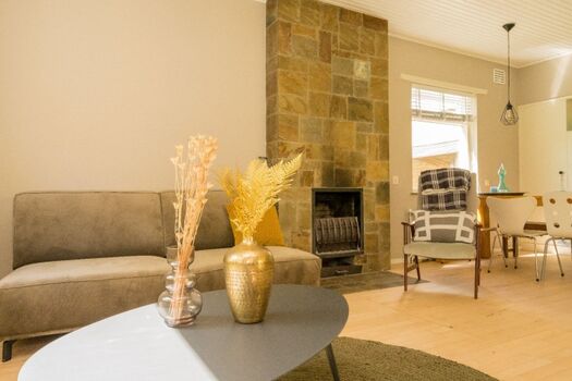 Die gemütliche Sitzecke mit Kamin