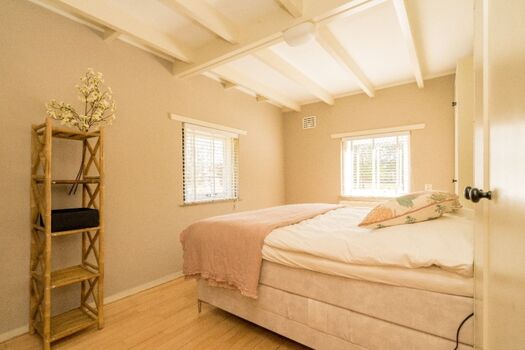 Schlafzimmer 1 mit Doppelbett (elektrisches Boxspringbett)