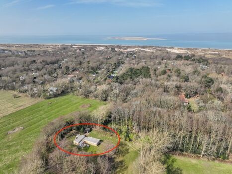 Grundstück von 1,2 Hektar nahe Strand und Zentrum