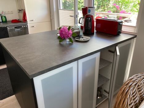 Reichlich Gläser und Staumöglichkeit