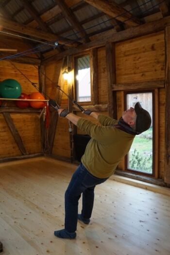 Stall für Leibesübungen: Turnen an Seilen