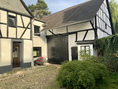 Innenhof mit Platz für den PKW