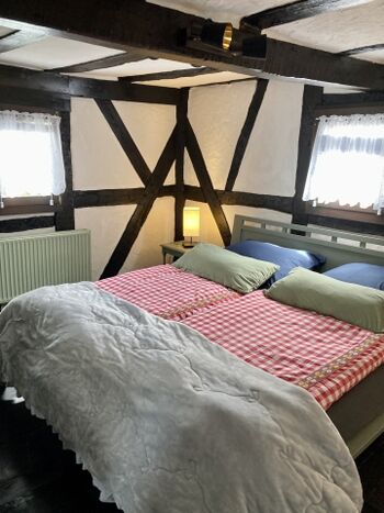 Schlafzimmer mit Doppelbett 1. OG