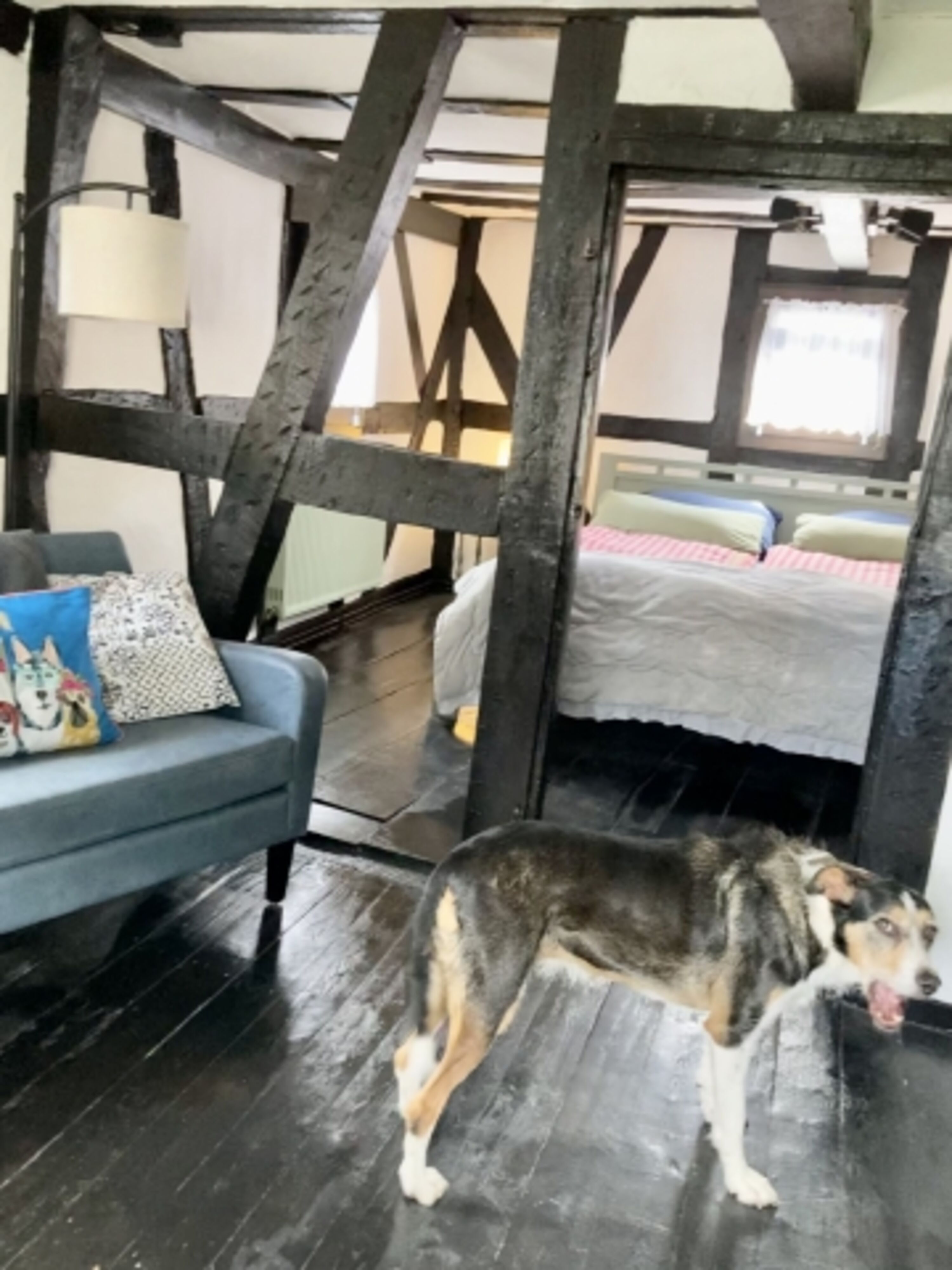 Schlafzimmer mit Doppelbett 1. OG