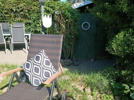 der Garten ist vollständig eingezäunt