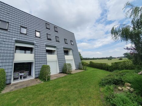 Terrasse, Loggia und der Garten idyllisch unmittelbar am Rande der Naturlandschaft!