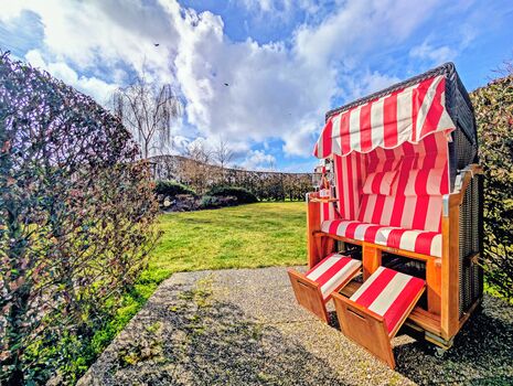 Ihr persönlicher, mehrfach verstellbarer Komfort-Strandkorb auf Ihrer privaten Sonnen-Terrasse !!!