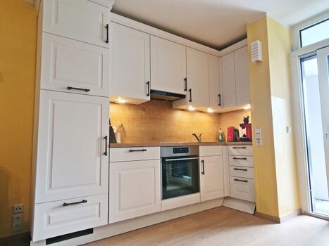 Hochwertige und komplett ausgestattete Küche im Landhausstil