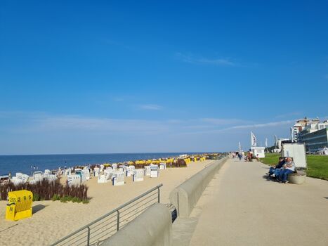 Schöner Strand und die kilometerlange, neu gestaltete Duhner Strandpromenade