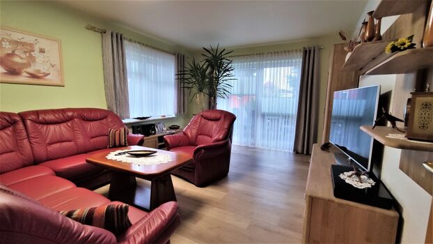 großes und helles Wohnzimmer