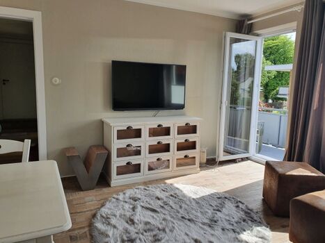 Wohnzimmer mit Balkon