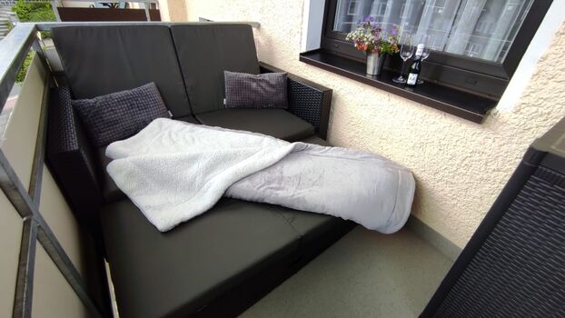 Relaxsofa auf dem Balkon
