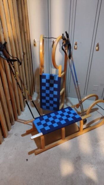 Service: Schlitten und Treckingstöcke werden gestellt/Fahrräder können abgestellt werden /abschließbar