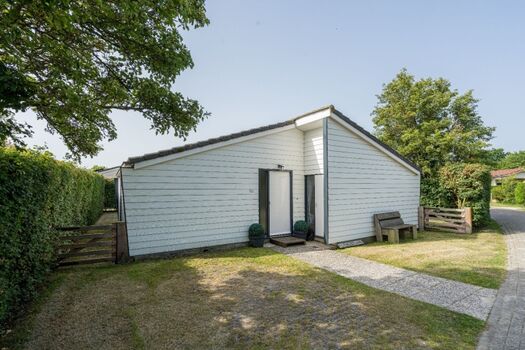  Parkplatz auf eigene Gelände mit Ladestation für Elektroauto