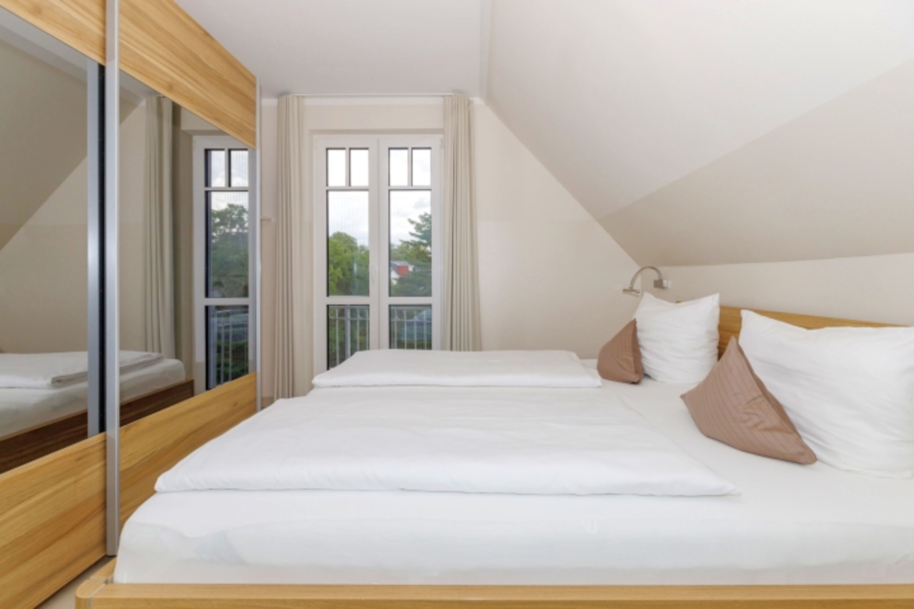 Schlafzimmer 1