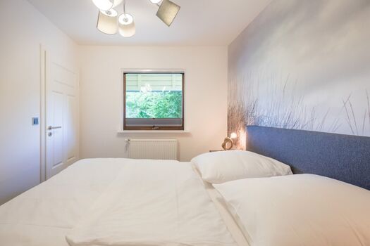 Friesenkrabbe - Schlafzimmer mit komfortablen Doppelbett ( 180x200 )