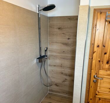 Mit bodengleicher Dusche